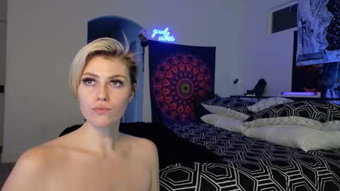 Snapshot of mattisux chatting on 01/25/25, 04:02 Matti Mars online show from 01/25/25, 04:02