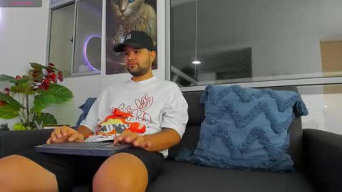 Snapshot of mattmeness chatting on 10/03/25, 09:17 MattMeness online show from 10/03/25, 09:17