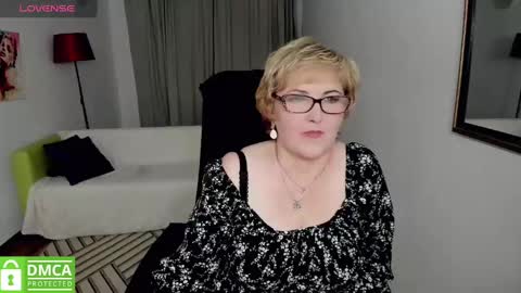 Snapshot of mature_blonde7 chatting on 12/21/24, 05:18 Lana online show from 12/21/24, 05:18