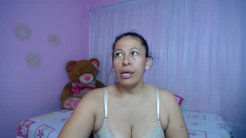 Snapshot of mature_martina_ chatting on 01/07/25, 04:37 Martina online show from 01/07/25, 04:37