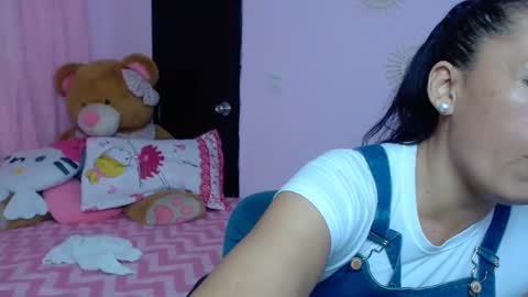 Snapshot of mature_martina_ chatting on 01/13/25, 10:56 Martina online show from 01/13/25, 10:56