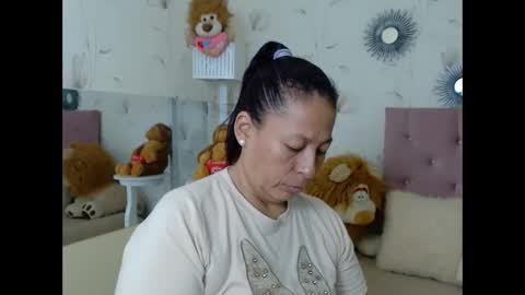 Snapshot of mature_martina_ chatting on 01/15/25, 11:30 Martina online show from 01/15/25, 11:30