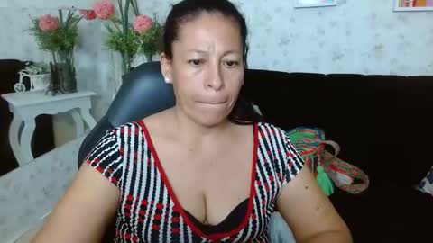 Snapshot of mature_martina_ chatting on 01/21/25, 01:39 Martina online show from 01/21/25, 01:39