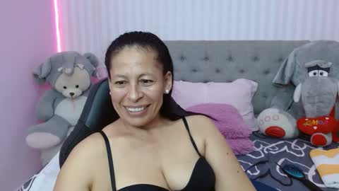 Snapshot of mature_martina_ chatting on 01/28/25, 02:21 Martina online show from 01/28/25, 02:21