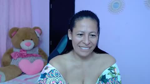 Snapshot of mature_martina_ chatting on 01/28/25, 10:23 Martina online show from 01/28/25, 10:23