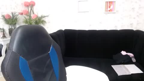 Snapshot of mature_martina_ chatting on 02/15/25, 08:54 Martina online show from 02/15/25, 08:54