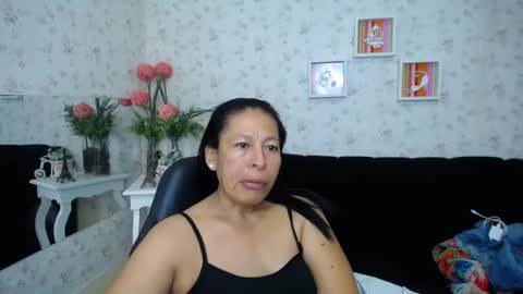 Snapshot of mature_martina_ chatting on 02/16/25, 05:48 Martina online show from 02/16/25, 05:48