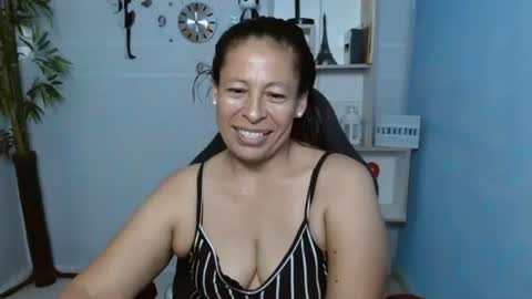 Snapshot of mature_martina_ chatting on 03/04/25, 08:05 Martina online show from 03/04/25, 08:05