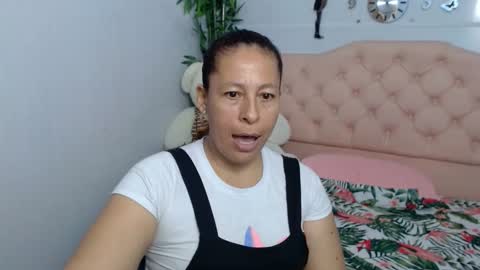 Snapshot of mature_martina_ chatting on 09/25/25, 11:30 Martina online show from 09/25/25, 11:30