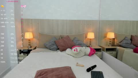 Vayolet Castro online show from 04/18/26, 07:07