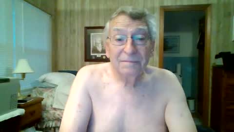 Snapshot of maturecouple1954 chatting on 04/30/26, 11:27 SXECPL55 at G mail Dot Com online show from 04/30/26, 11:27