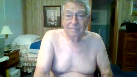 Snapshot of maturecouple1954 chatting on 05/25/26, 10:32 SXECPL55 at G mail Dot Com online show from 05/25/26, 10:32