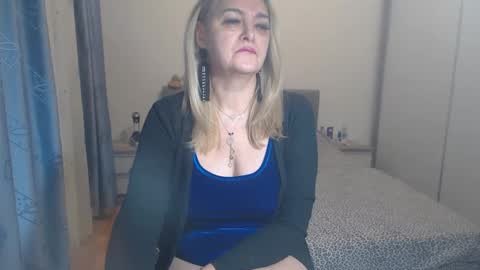 Snapshot of maturediana chatting on 12/18/24, 03:26 maturediana online show from 12/18/24, 03:26