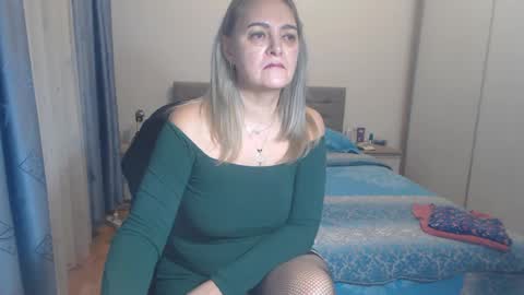 Snapshot of maturediana chatting on 12/31/24, 03:23 maturediana online show from 12/31/24, 03:23