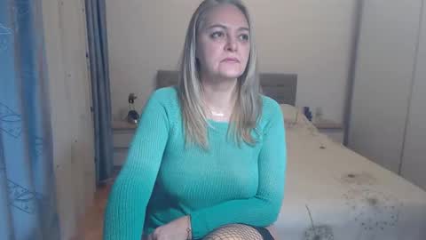 Snapshot of maturediana chatting on 02/22/25, 03:56 maturediana online show from 02/22/25, 03:56