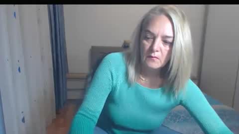 Snapshot of maturediana chatting on 10/20/25, 02:01 maturediana online show from 10/20/25, 02:01