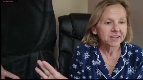 Snapshot of matureluvin chatting on 09/30/25, 08:25 JustUs online show from 09/30/25, 08:25