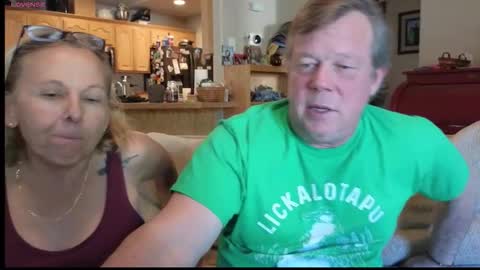 Snapshot of matureluvin chatting on 10/21/25, 09:15 JustUs online show from 10/21/25, 09:15