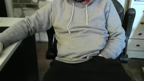 Snapshot of maty_212121 chatting on 12/12/24, 11:18 Mattias online show from 12/12/24, 11:18