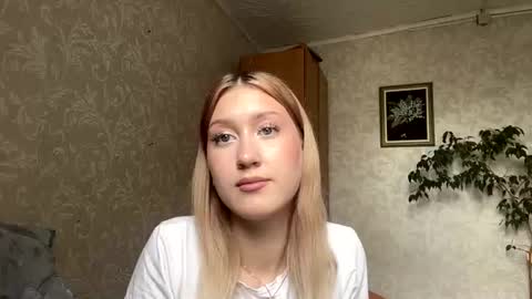 Snapshot of maudiesikes chatting on 07/14/26, 10:21 Mia online show from 07/14/26, 10:21
