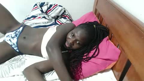 Snapshot of maui_001 chatting on 09/21/25, 08:43 moh online show from 09/21/25, 08:43