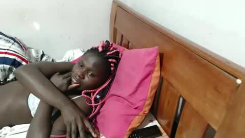 Snapshot of maui_001 chatting on 10/29/25, 05:10 moh online show from 10/29/25, 05:10