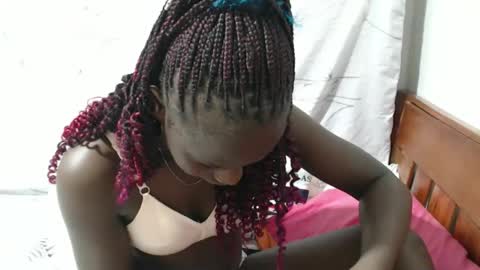 Snapshot of maui_001 chatting on 12/04/25, 09:40 moh online show from 12/04/25, 09:40