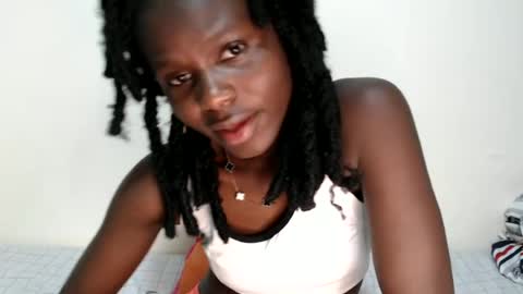 Snapshot of maui_001 chatting on 06/28/26, 12:27 moh online show from 06/28/26, 12:27