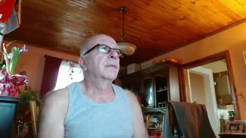 Maurice online show from 12/24/24, 01:06