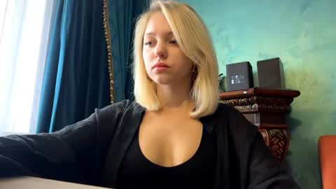 Snapshot of mauriceproenza chatting on 06/19/26, 07:34 Eva 1st day online show from 06/19/26, 07:34