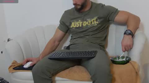 Snapshot of mauro_real_man chatting on 10/13/25, 04:51 mauro_real_man online show from 10/13/25, 04:51