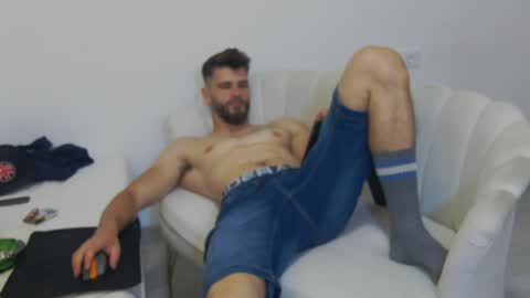 Snapshot of mauro_real_man chatting on 06/06/26, 06:01 mauro_real_man online show from 06/06/26, 06:01