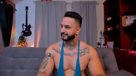 Snapshot of max_dic1 chatting on 12/20/24, 01:22 max D. online show from 12/20/24, 01:22