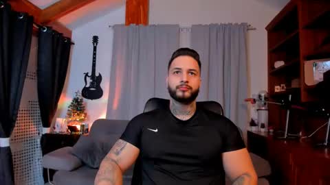 Snapshot of max_dic1 chatting on 01/04/25, 02:46 max D. online show from 01/04/25, 02:46