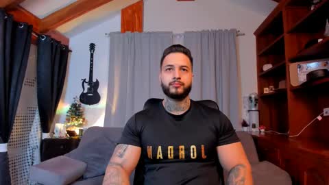 Snapshot of max_dic1 chatting on 01/07/25, 02:19 max D. online show from 01/07/25, 02:19