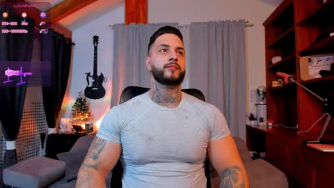 Snapshot of max_dic1 chatting on 01/11/25, 12:01 max D. online show from 01/11/25, 12:01