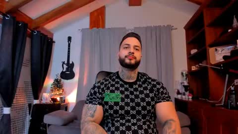 Snapshot of max_dic1 chatting on 01/12/25, 02:41 max D. online show from 01/12/25, 02:41