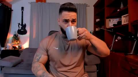 Snapshot of max_dic1 chatting on 01/15/25, 12:47 max D. online show from 01/15/25, 12:47