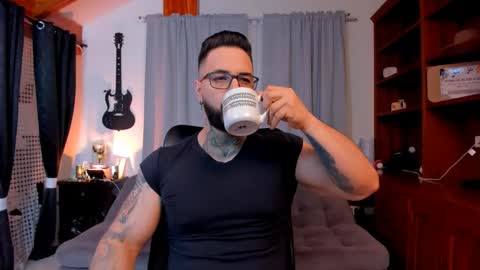 Snapshot of max_dic1 chatting on 03/08/25, 01:03 max D. online show from 03/08/25, 01:03