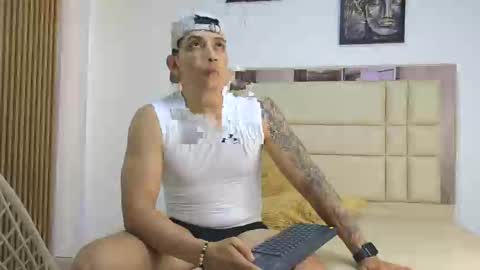 Snapshot of max_evanss_ chatting on 10/23/25, 06:06 Max online show from 10/23/25, 06:06