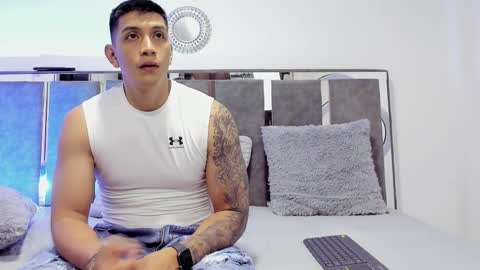 Snapshot of max_evanss_ chatting on 10/30/25, 11:22 Max online show from 10/30/25, 11:22