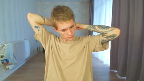 Snapshot of max_gen chatting on 12/08/24, 06:11 Max Gen with tats 24years  And Ethan without tats 20 years online show from 12/08/24, 06:11