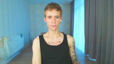 Snapshot of max_gen chatting on 12/09/24, 04:45 Max Gen with tats 24years  And Ethan without tats 20 years online show from 12/09/24, 04:45