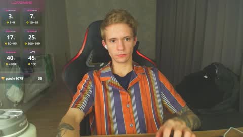 Snapshot of max_gen chatting on 12/16/24, 08:58 Max Gen with tats 24years  And Ethan without tats 20 years online show from 12/16/24, 08:58