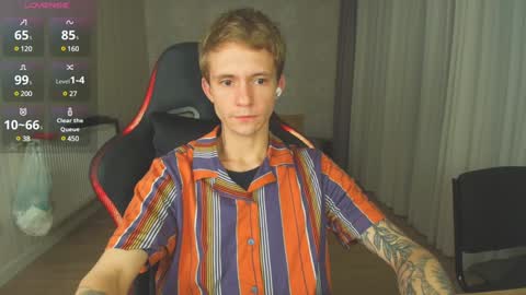 Snapshot of max_gen chatting on 12/17/24, 07:59 Max Gen with tats 24years  And Ethan without tats 20 years online show from 12/17/24, 07:59