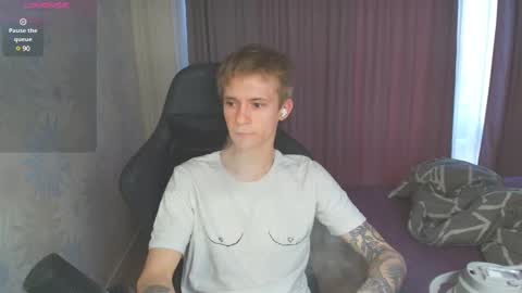 Snapshot of max_gen chatting on 01/22/25, 01:42 Max Gen with tats 24years  And Ethan without tats 20 years online show from 01/22/25, 01:42