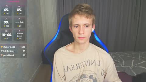 Snapshot of max_gen chatting on 01/28/25, 01:39 Max Gen with tats 24years  And Ethan without tats 20 years online show from 01/28/25, 01:39