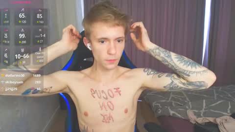 Snapshot of max_gen chatting on 01/28/25, 04:50 Max Gen with tats 24years  And Ethan without tats 20 years online show from 01/28/25, 04:50