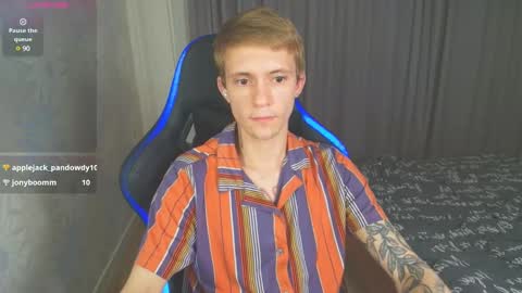 Snapshot of max_gen chatting on 01/30/25, 12:29 Max Gen with tats 24years  And Ethan without tats 20 years online show from 01/30/25, 12:29