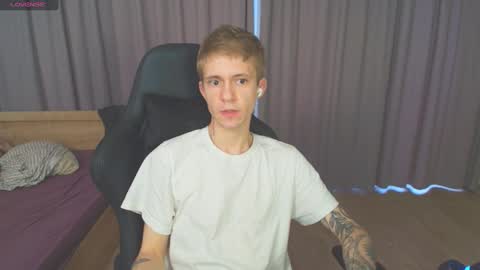 Snapshot of max_gen chatting on 02/08/25, 01:44 Max Gen with tats 24years  And Ethan without tats 20 years online show from 02/08/25, 01:44